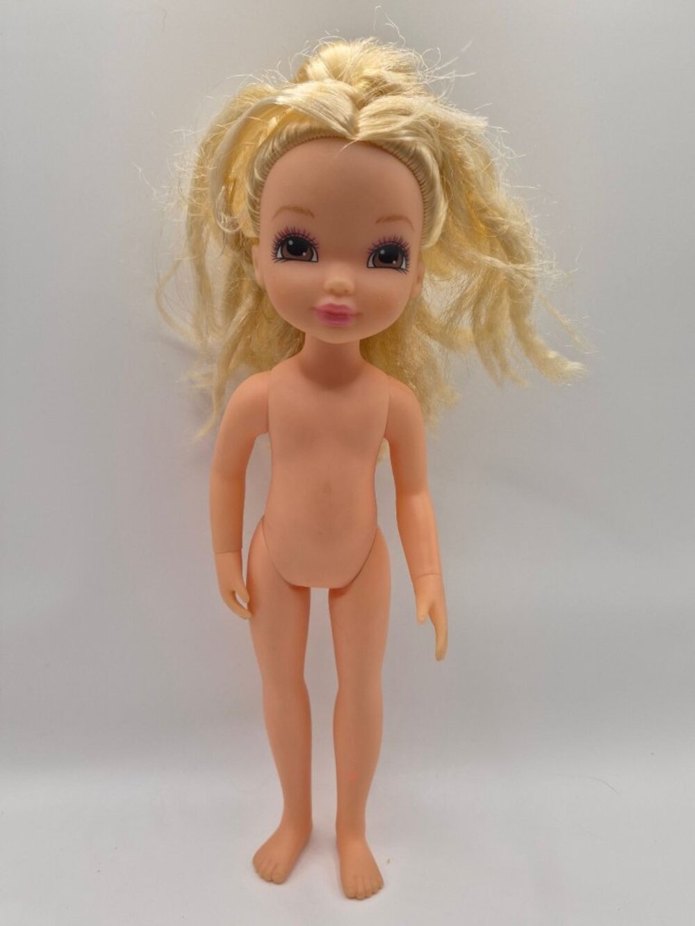 2004 MGA Entertainment Blonde Doll With Articulated Arms And Legs